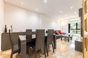 Vive con estilo en este fantástico piso en finca seminueva. photo 0