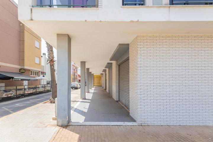 Oportunidad única en Chilches Playa – Local esquinero en ubicación privilegiada photo 0