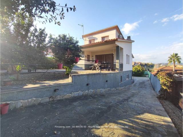 CHALET DE 230 M2, EN TERRENO DE 653 M2! DEL 2005 photo 0