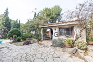 Chalet independiente en venta en La Cañada photo 0