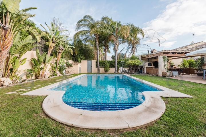 Comprar chalet con piscina en Santa Bárbara, Godella. photo 0