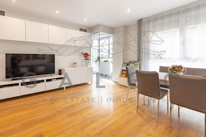 Piso con plaza de garaje en En Corts en venta. photo 0