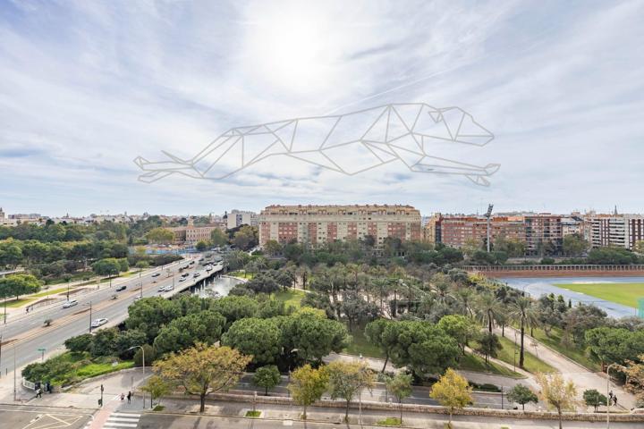 Piso a la venta en Campanar, con inmejorables vistas al antiguo cauuce del rio Turia photo 0