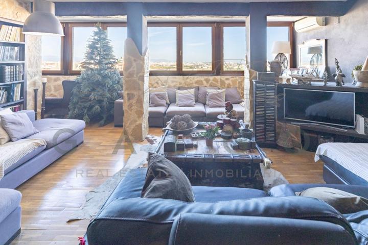 Piso exclusivo en 10ª planta con vistas al mar en Valencia — luminoso, amplio y con ubicación inmejorable photo 0