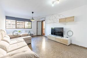 Piso luminoso a la venta con balcon en Avenida de Aragón photo 0