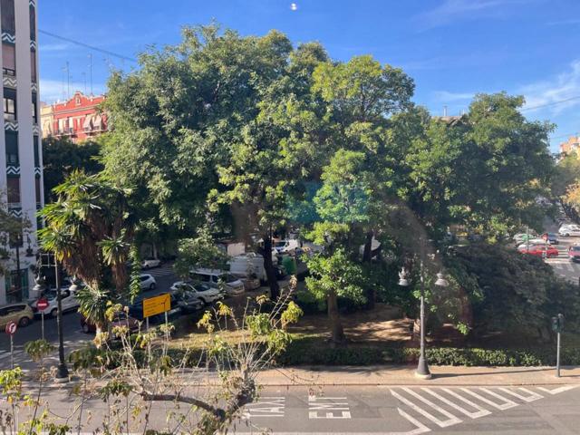 Piso en venta a un paso de la Plz España photo 0