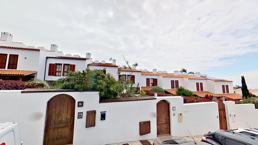 Unifamiliar Pareada En venta en Santa Úrsula photo 0