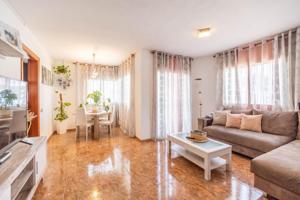Casa independiente en Vilanova, luminosa, espaciosa y lista para entrar a vivir photo 0