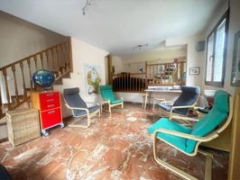 CASA PAREADA EN VENTA EN SAN LORENZO photo 0