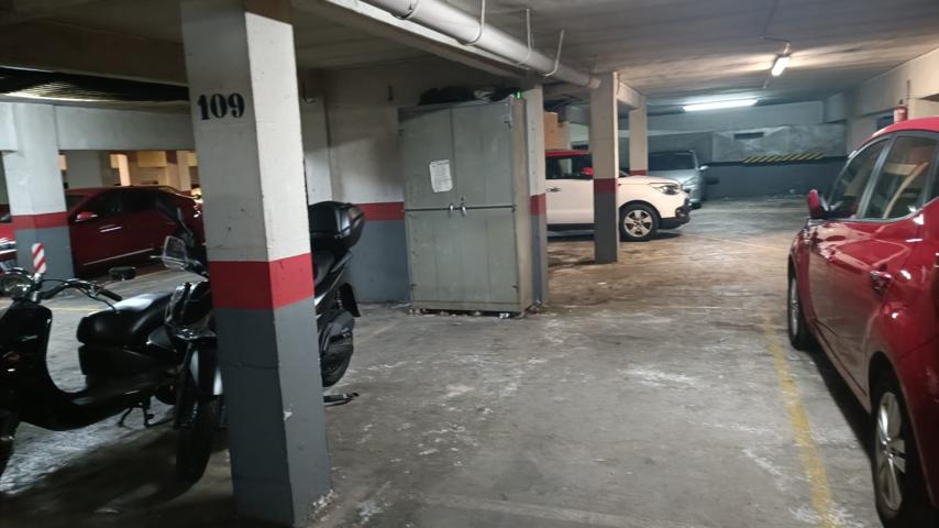 Parking En venta en Badalona photo 0