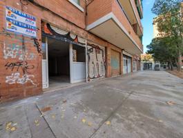 Local En venta en Lloreda, Badalona photo 0