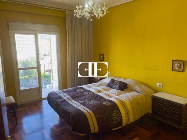 Piso en venta en el Calvario, Vigo - 4 dormitorios, vistas despejadas y gran potencial. photo 0