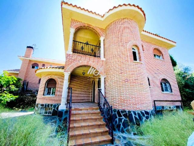 Chalet unifamiliar en venta en Bargas photo 0