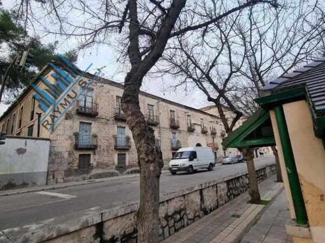 🏛️ Edificio histórico en venta en el centro de Cuéllar (Segovia) photo 0