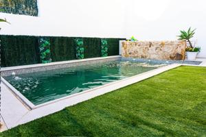 Exclusivo adosado de 4 plantas con piscina y garaje. photo 0
