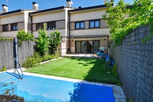 Chalet adosado en venta en Ensanche de Vallecas La Gavia, Villa de Vallecas Madrid photo 0