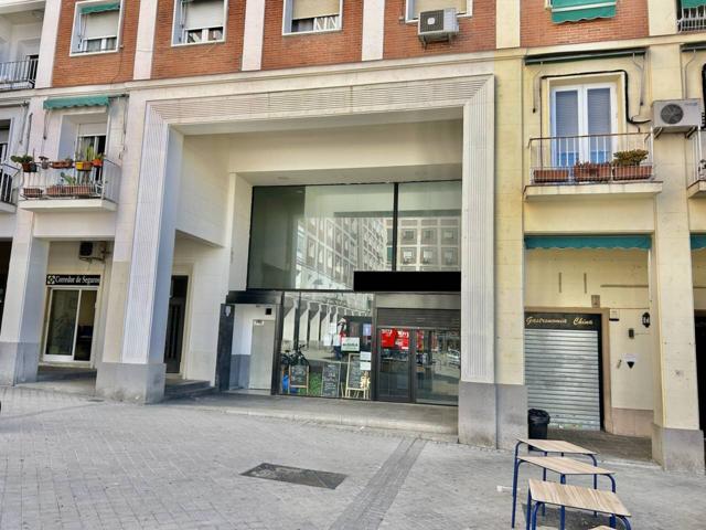 Excelente local comercial con 144m2, 3 baños y frente al metro del Barrio de la Concepción (L7) photo 0