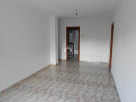 Apartamento en la plaza de Barcelos sin muebles. photo 0