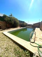 CHALET CON PISCINA EN LA LOCALIDAD DE GERENA, PARA TERMINAR. photo 0
