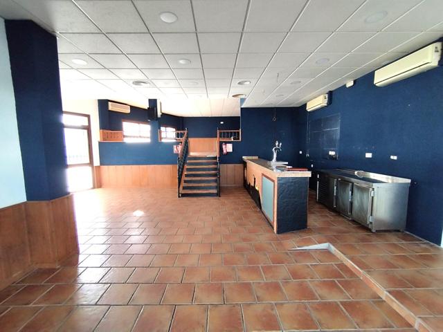 OPORTUNIDAD DE NEGOCIO EN VENTA Ó ALQUILER EN LA LOCALIDAD DE BURGUILLOS, SEVILLA. photo 0
