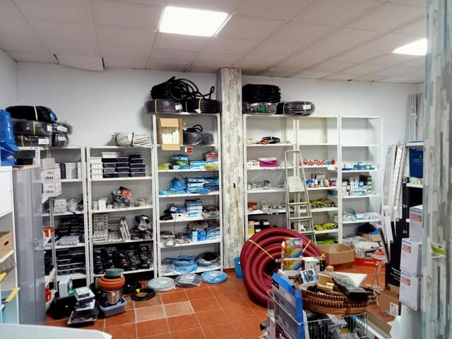 OPORTUNIDAD DE LOCAL COMERCIAL EN BURGUILLOS, SEVILLA. photo 0