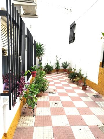 PISO EN EL CENTRO DE LA LOCALIDAD DE HINOJOS, HUELVA. photo 0