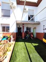 ¡Oportunidad única! Vivienda de tres plantas en esquina en Burguillos. photo 0