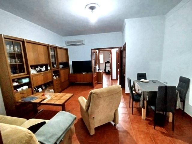 ¡Oportunidad en Guillena! Casa de 2 Plantas con Gran Potencial ✨ photo 0