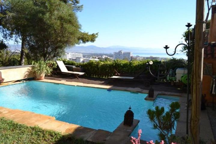 Casa - Chalet en venta en Torremolinos de 260 m2 photo 0