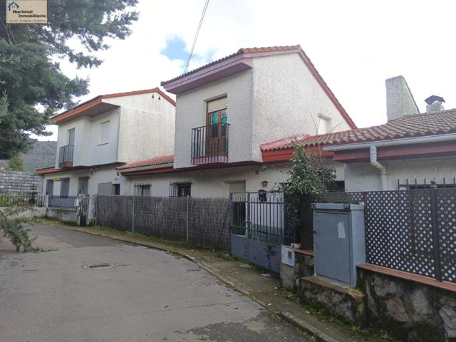 Chalet adosado en urbanización Casares photo 0