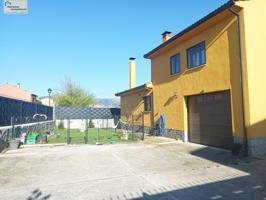 Chalet independiente con parcela en el casco urbano photo 0