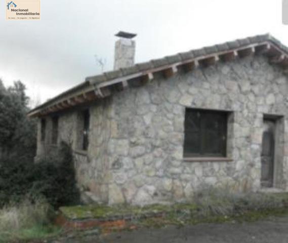 Chalet con parcela, para reformar. photo 0