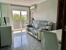 CERDANYOLA NORD - Piso luminoso con patio privado y trastero – ¡Una oportunidad única! photo 0