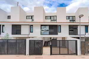¡SOLO PARA INVERSORES! SE VENDE ADOSADO EN AMARILLA GOLF photo 0