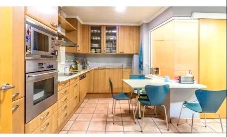 Hermoso Chalet Adosado en venta en Calle Corbella photo 0