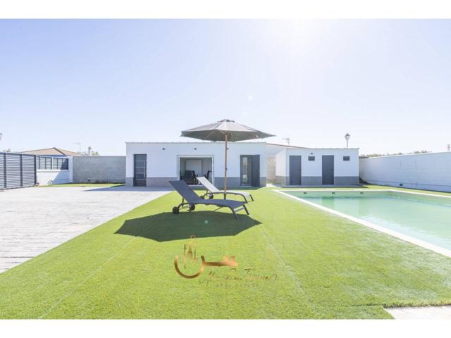 Casa en venta en Coria del Río photo 0