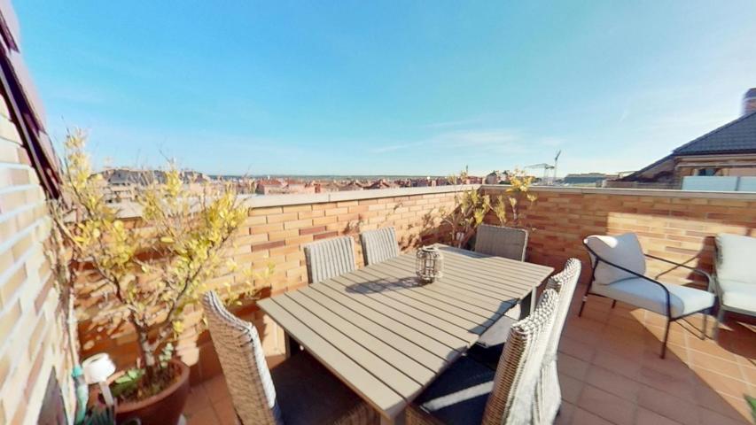 ARGANCE INMOBILIARIA VENDE EXCLUSIVO ATICO EN PLANTA CON 3 DORMITORIOS CON MAGNIFICAS VISTAS photo 0