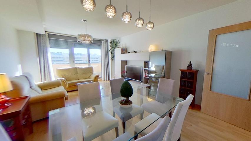 SE VENDE PISO VALENOSO DE 3 DORMITORIOS photo 0