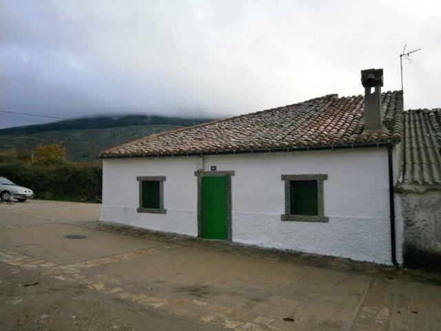 Casa en venta en Robregordo photo 0