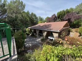 Casa con Garaje, piscina y amplio Jardín photo 0