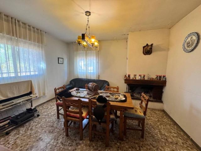 Casa unifamiliar con garaje y Jardín photo 0