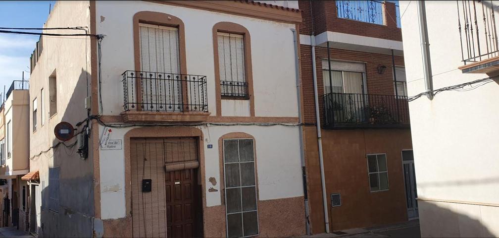 SE VENDE CASA ESQUINERA EN EL BARRIO DEL ROSER EN LA VALL D'UIXO photo 0