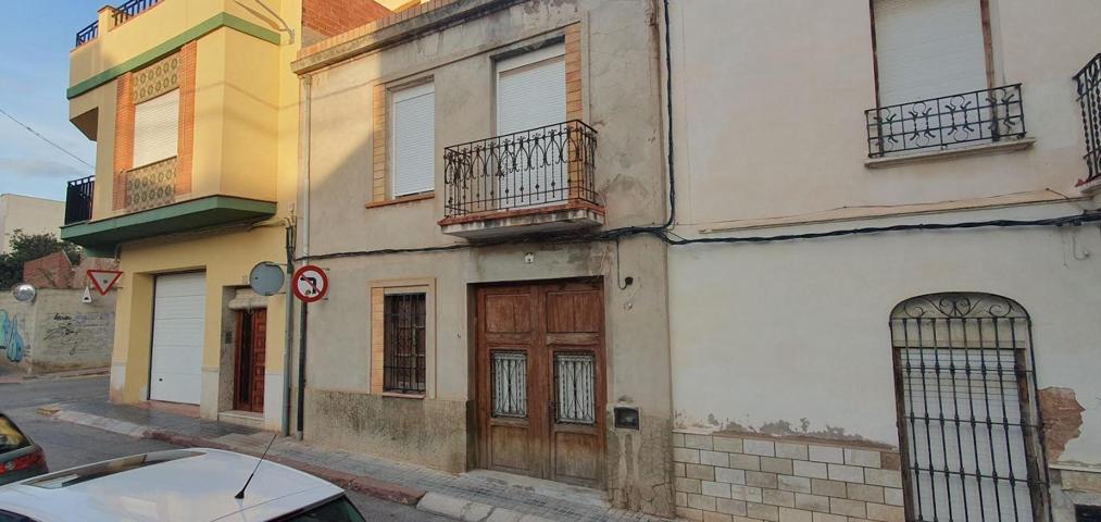 SE VENDE GRAN CASA DE 234 METROS EN 2 PLANTAS EN ZONA CENTRO DE LA VALL D'UIXO photo 0