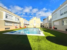 ¡Espectacular adosado con terraza, garaje y piscina en Moncofa! photo 0