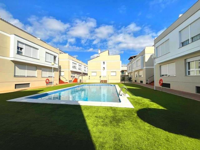 ¡Espectacular adosado con terraza, garaje y piscina en Moncofa! photo 0