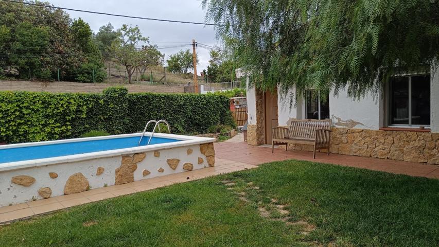 Doble vivienda con piscina en Can Perrallada photo 0