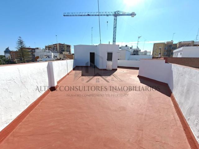 Piso En venta en Barrio Del Nervión, Sevilla photo 0
