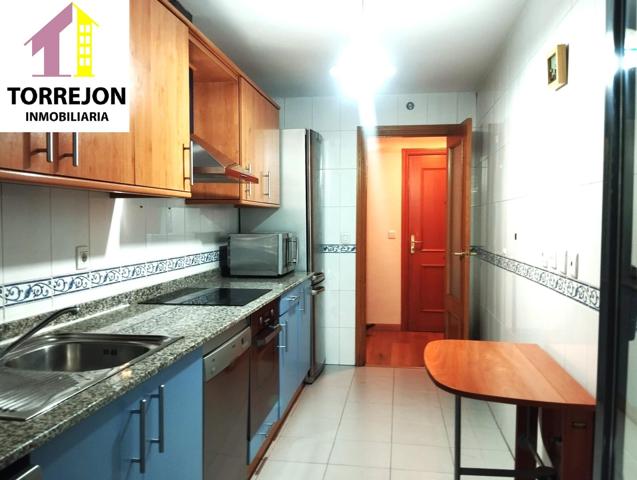 PISO EN URBANIZACION CON PISCINA, DOS DORMITORIOS ,UN BAÑO ,GARAJE Y TRASTERO photo 0