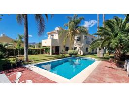 Villa En venta en Marbella photo 0