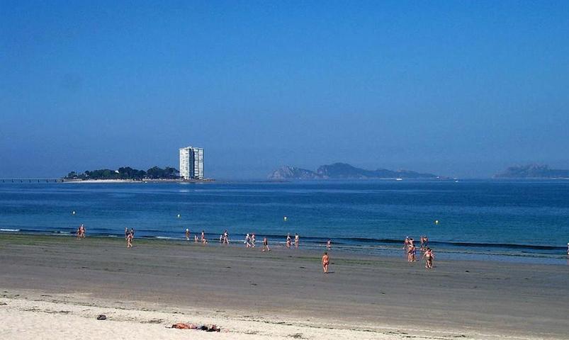 Apartamento de 2 dormitorios en primera linea de la playa de Samil photo 0